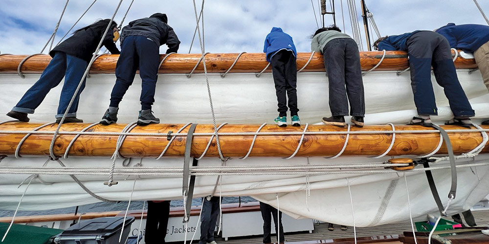 Teamwork During The Douse 1000w